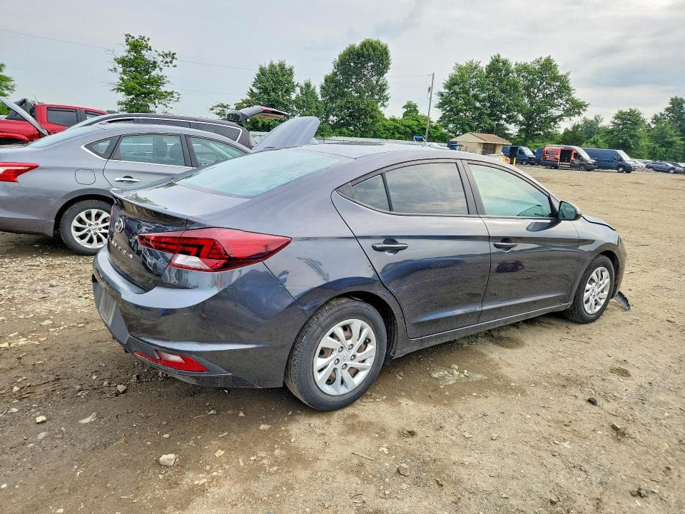 2020 HYUNDAI ELANTRA SE 3