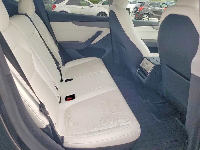 2026 TESLA MODEL Y 10