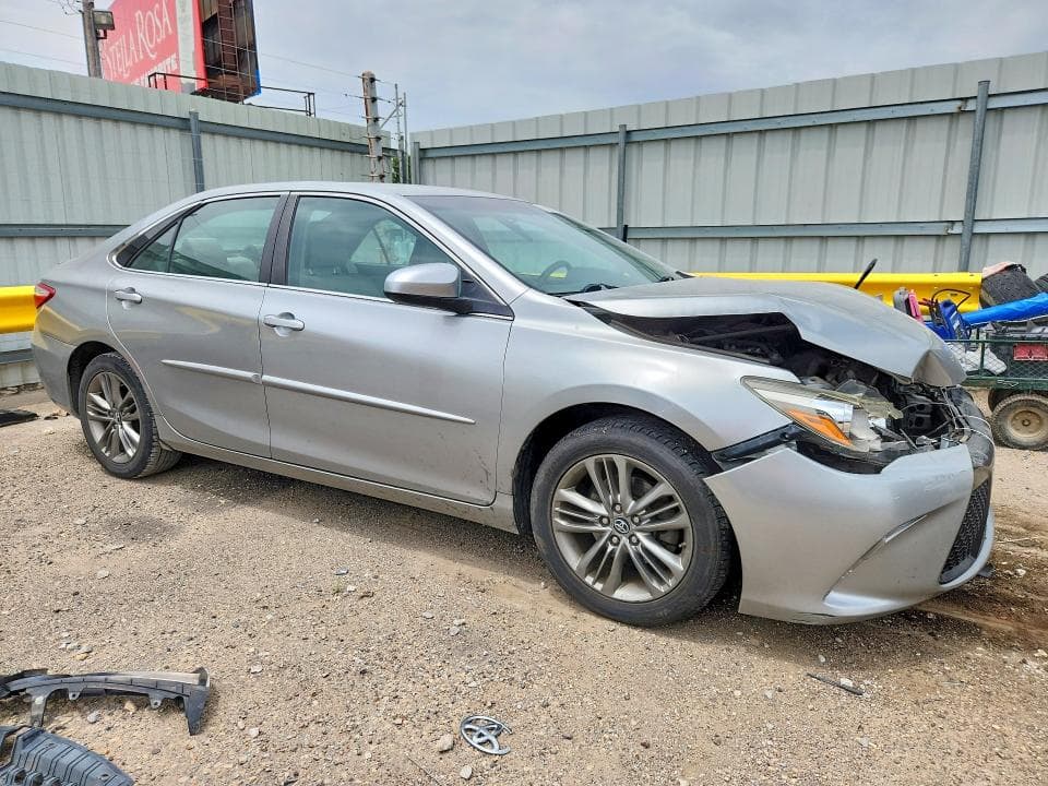 2017 TOYOTA CAMRY SE 4