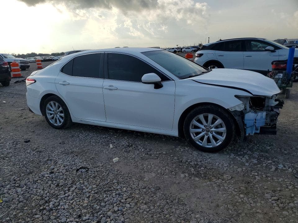 2018 TOYOTA CAMRY LE 4