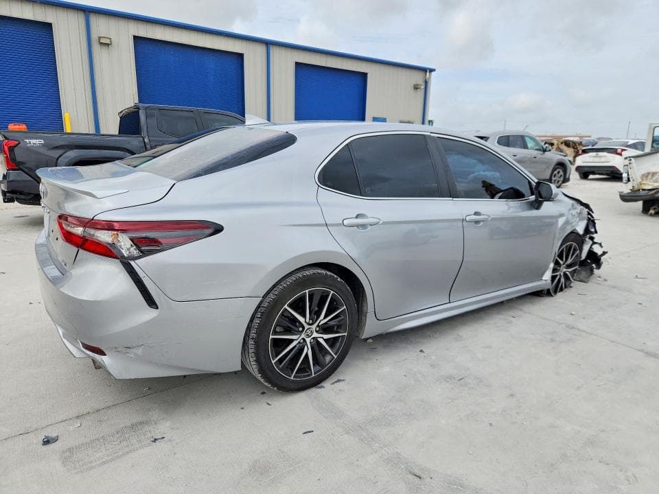 2023 TOYOTA CAMRY SE 3