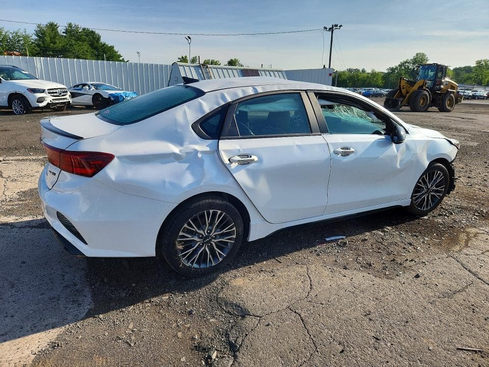 2023 KIA FORTE GT LINE 3