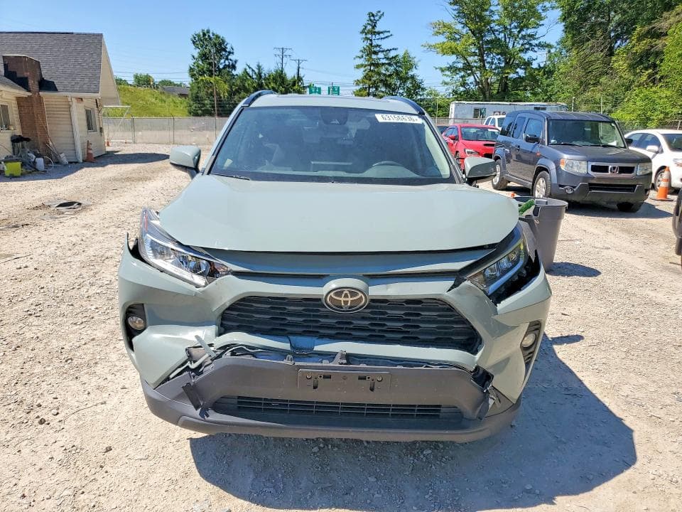 2019 TOYOTA RAV4 XLE 5