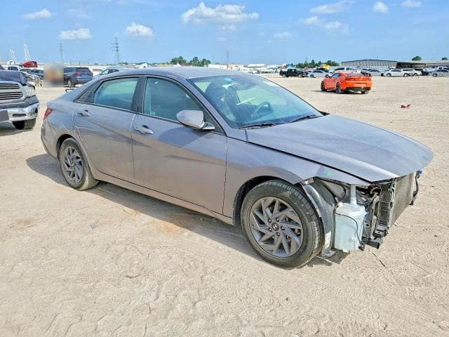 2024 HYUNDAI ELANTRA SEL 4