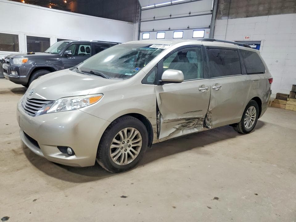 2017 TOYOTA SIENNA XLE 8-PASSENGER - 1
