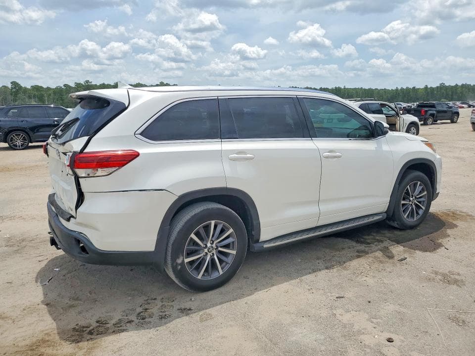 2018 TOYOTA HIGHLANDER XLE 3