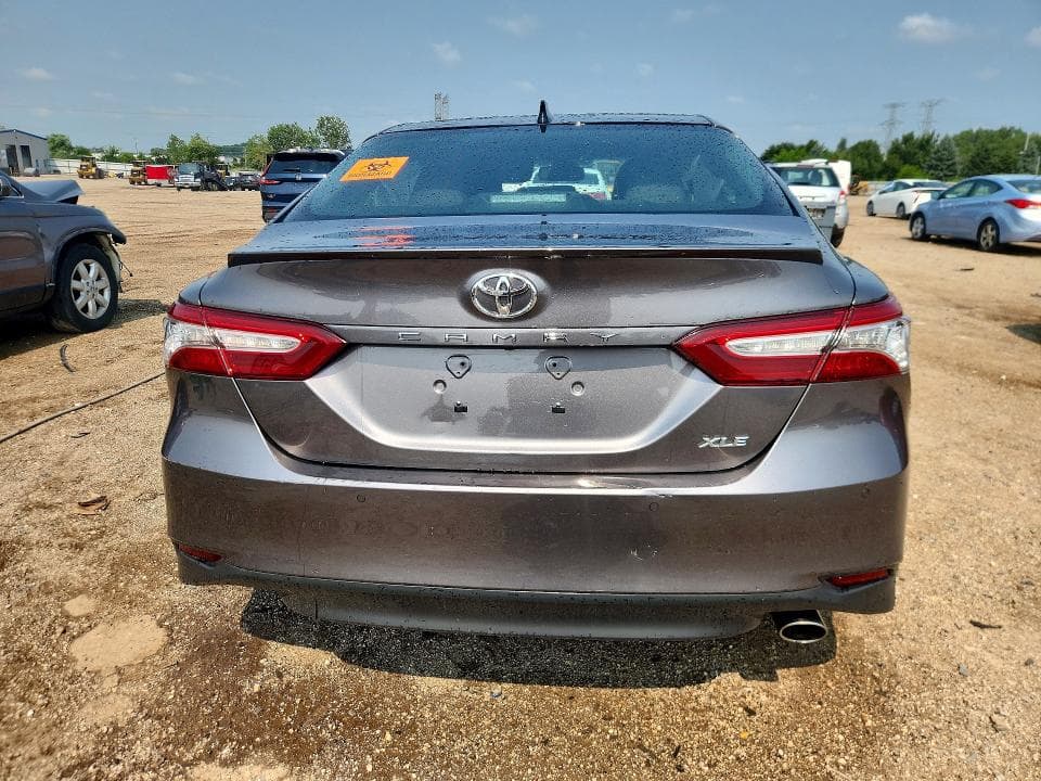 2018 TOYOTA CAMRY XLE 6
