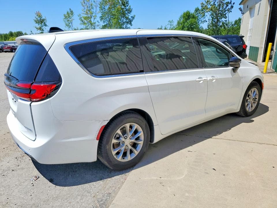 2026 CHRYSLER PACIFICA LIMITED 3