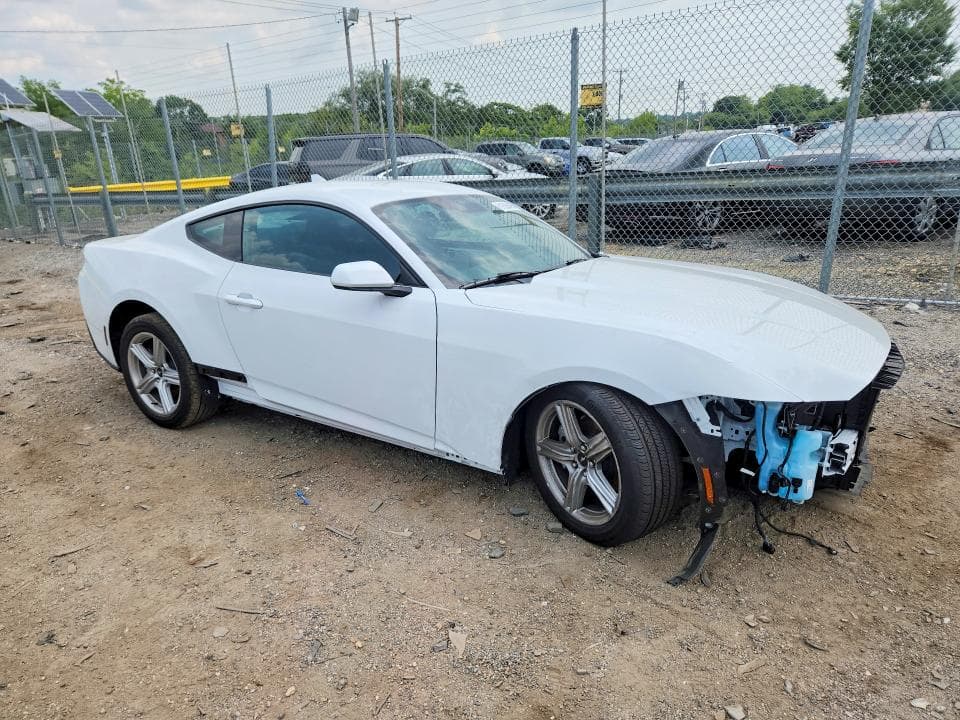2026 FORD MUSTANG 4