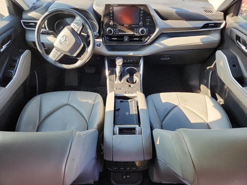 2020 TOYOTA HIGHLANDER XLE 8