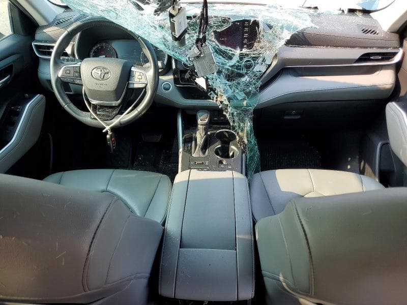 2020 TOYOTA HIGHLANDER XLE 8