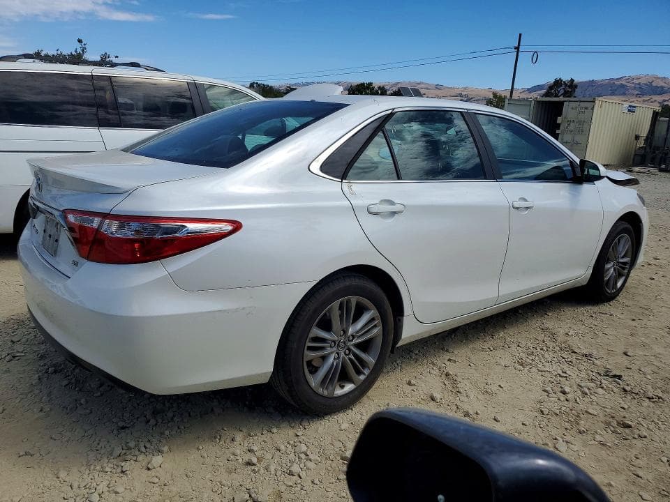 2017 TOYOTA CAMRY SE 3