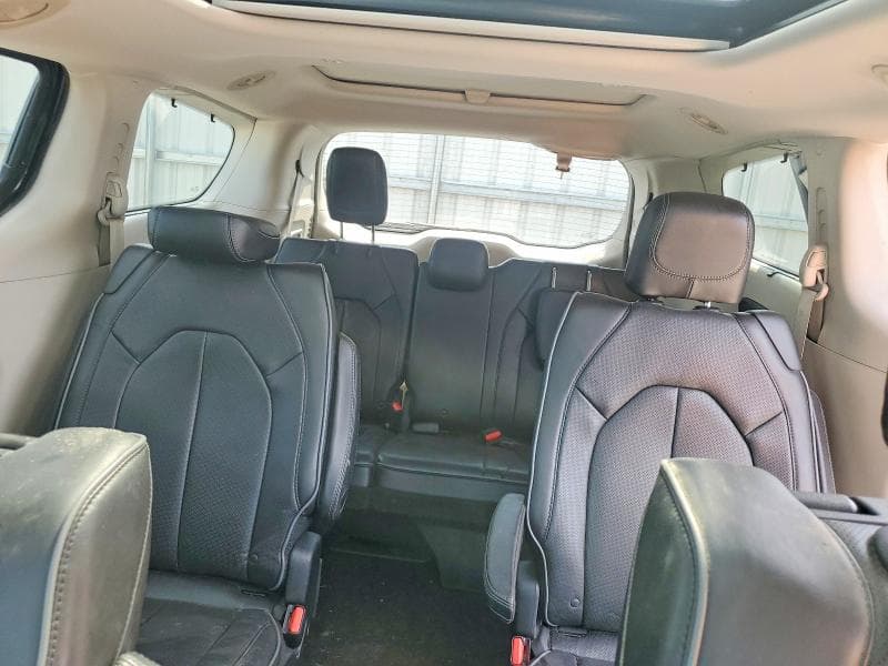 2017 CHRYSLER PACIFICA LIMITED 10