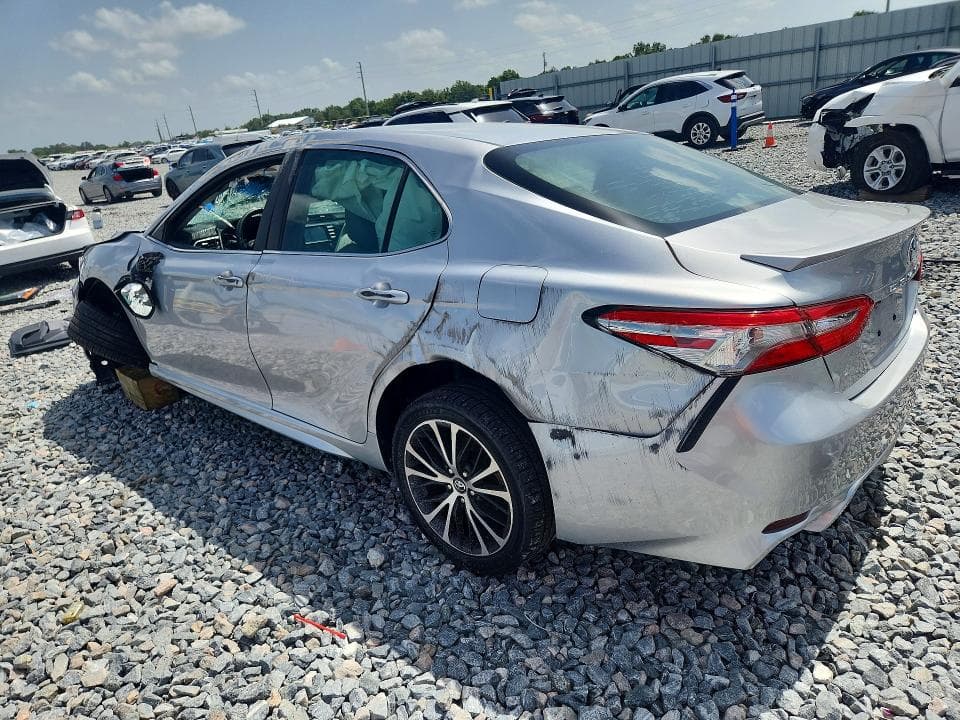 2018 TOYOTA CAMRY SE 2
