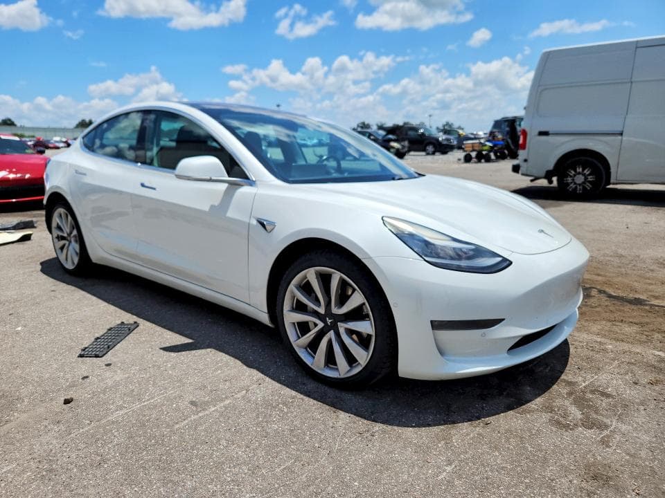 2018 TESLA MODEL 3 4