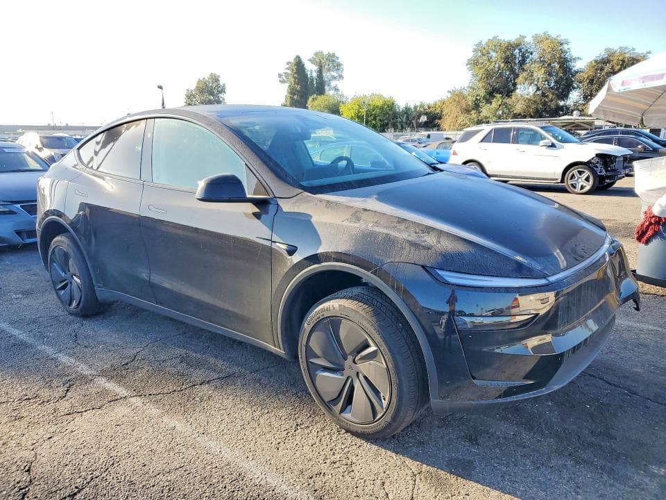2026 TESLA MODEL Y 4