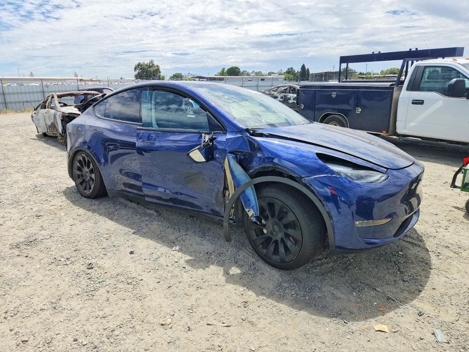 2023 TESLA MODEL Y 4