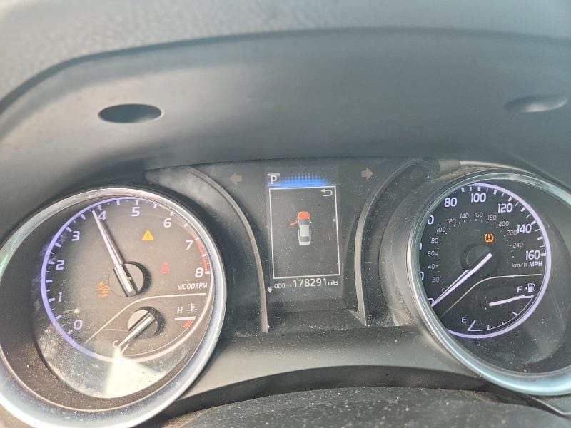 2018 TOYOTA CAMRY SE 9
