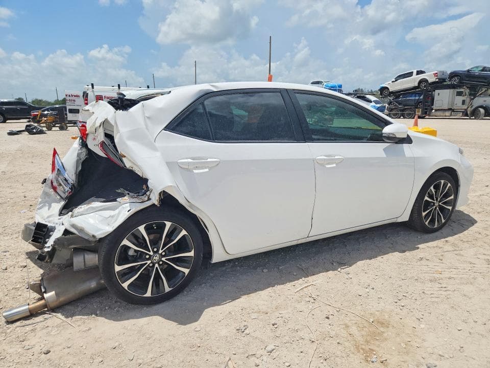 2019 TOYOTA COROLLA SE 3