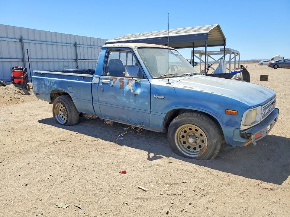 1982 TOYOTA PICKUP 4