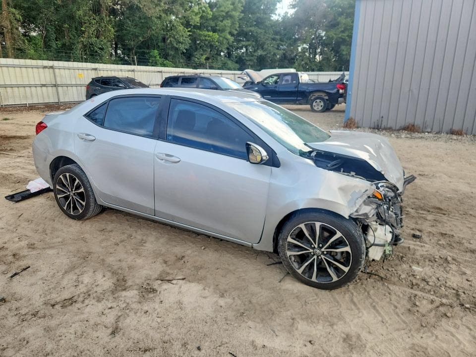 2017 TOYOTA COROLLA SE 4