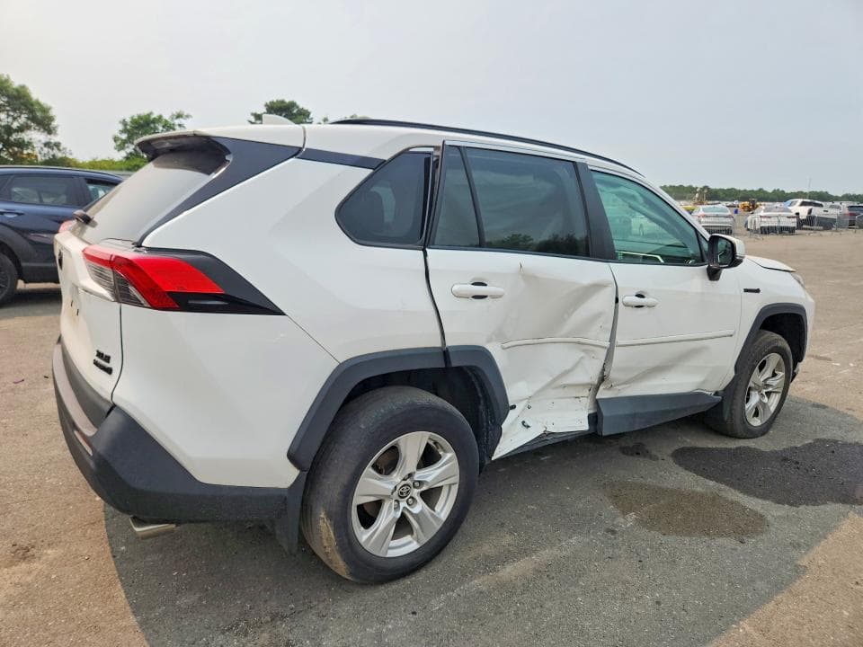 2021 TOYOTA RAV4 XLE 3
