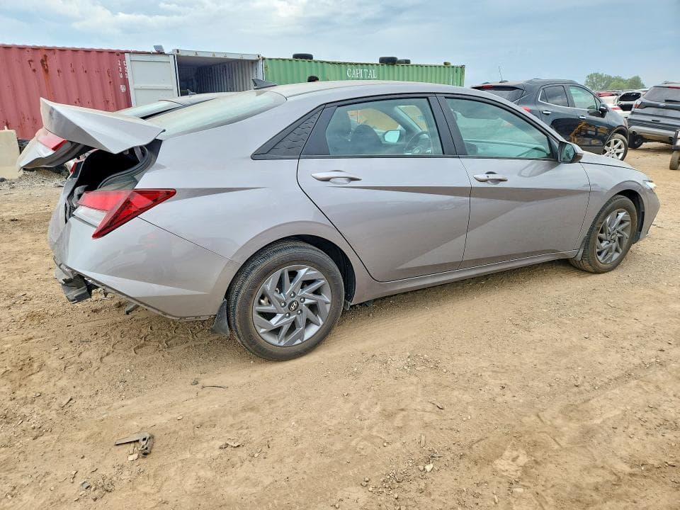 2024 HYUNDAI ELANTRA SEL 3