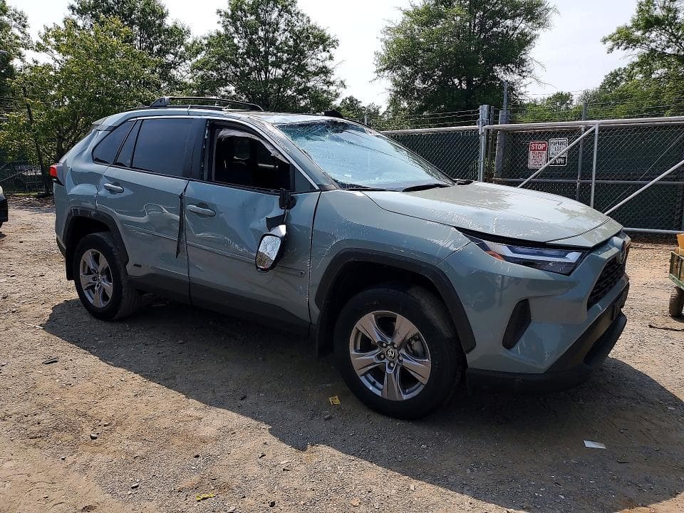 2022 TOYOTA RAV4 XLE 4