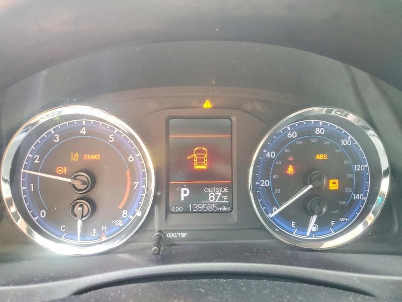 2018 TOYOTA COROLLA LE 9