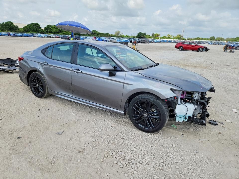 2025 TOYOTA CAMRY SE 4