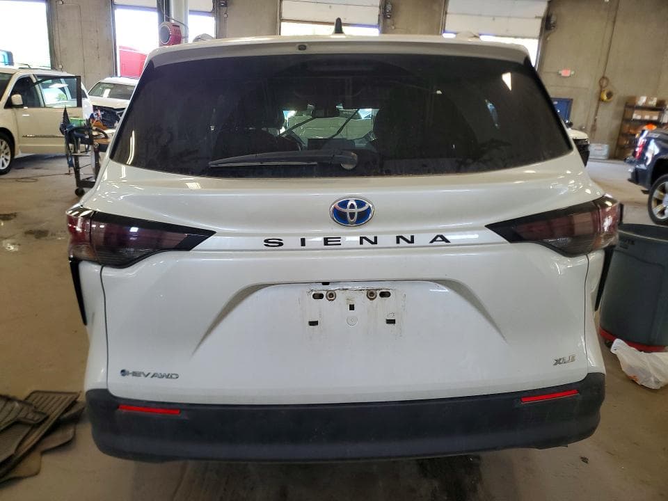 2025 TOYOTA SIENNA XLE 7-PASSENGER 6
