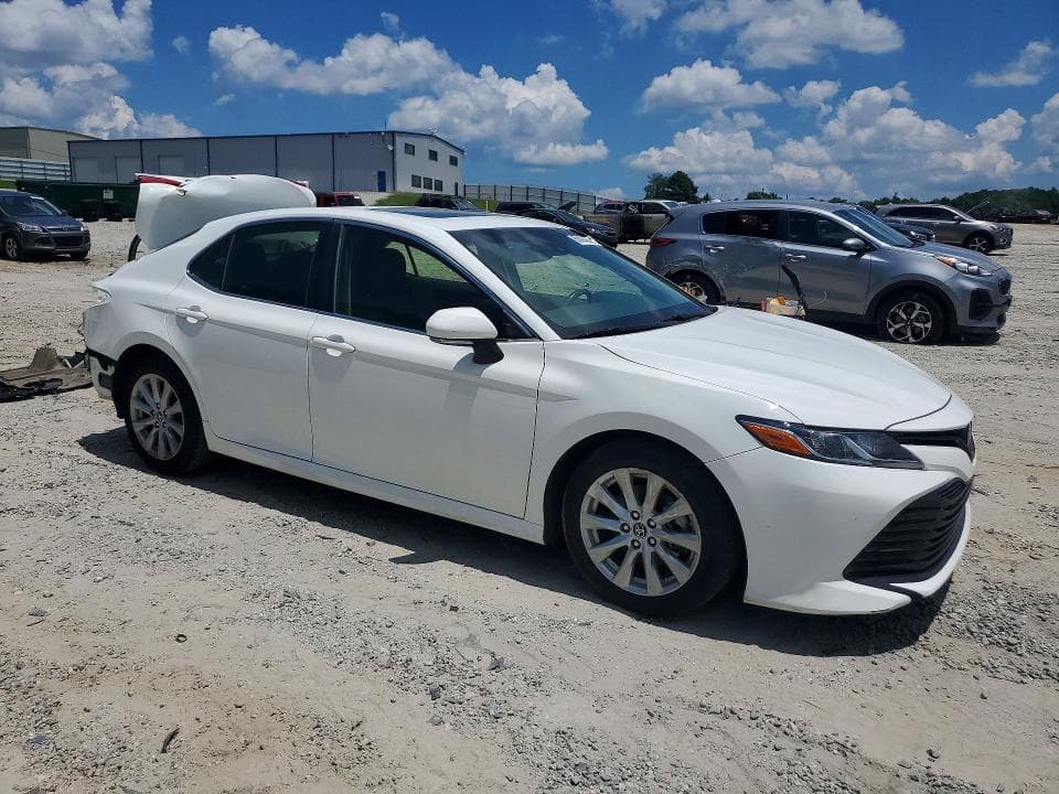 2018 TOYOTA CAMRY LE 4