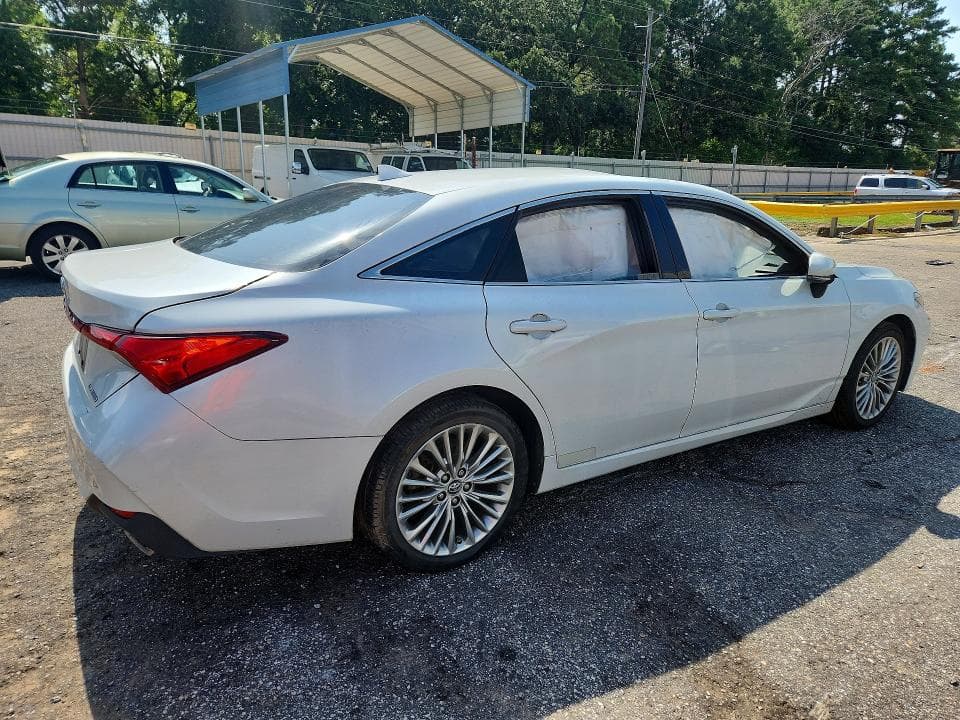 2019 TOYOTA AVALON LIMITED 3