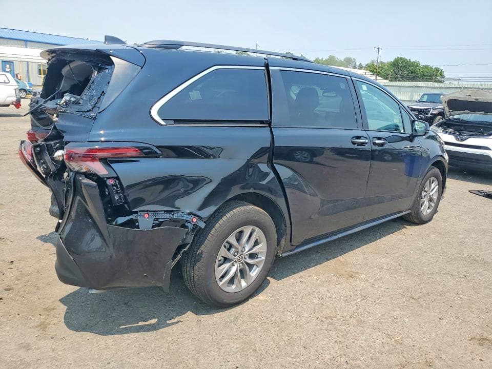 2026 TOYOTA SIENNA XLE 7-PASSENGER 3