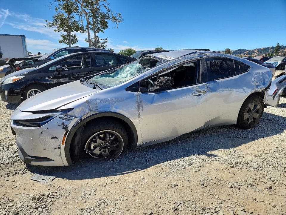 2025 TOYOTA PRIUS LE - 1