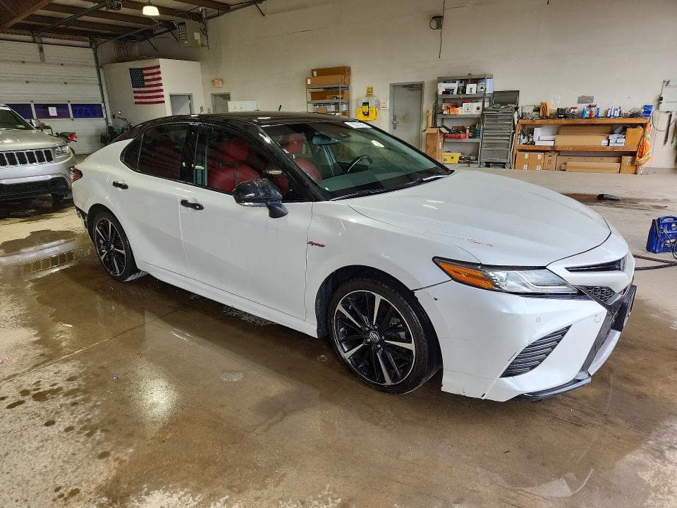 2018 TOYOTA CAMRY XSE 4