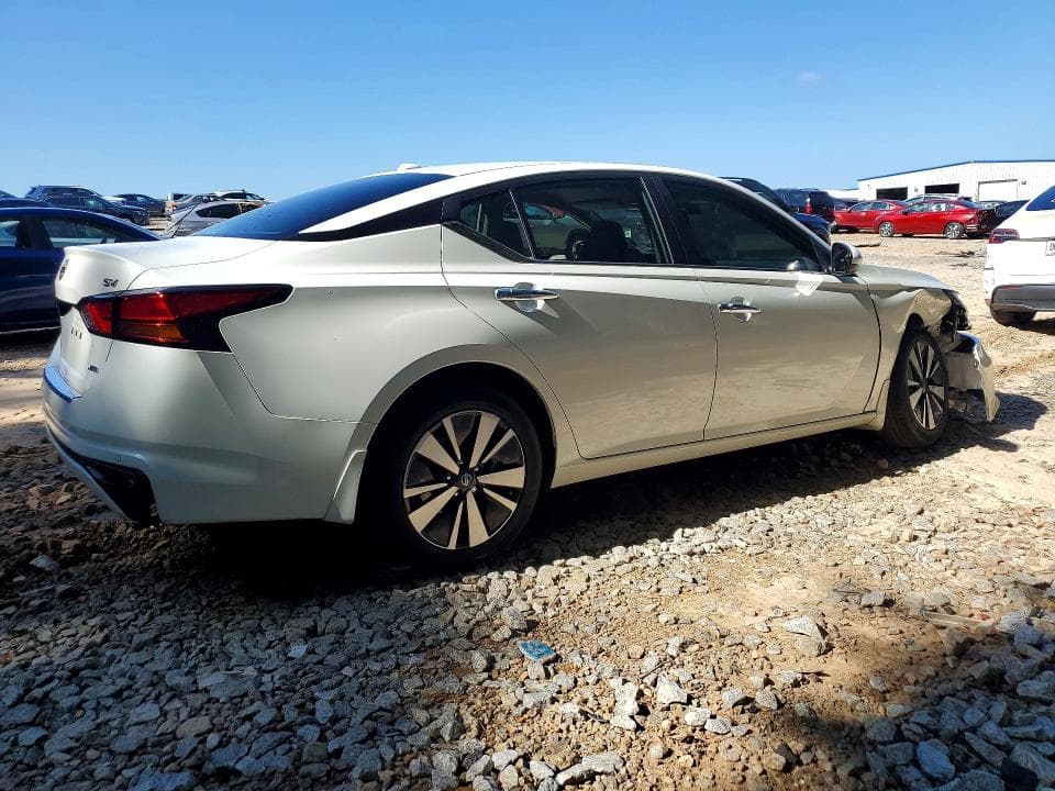 2021 NISSAN ALTIMA SV 3