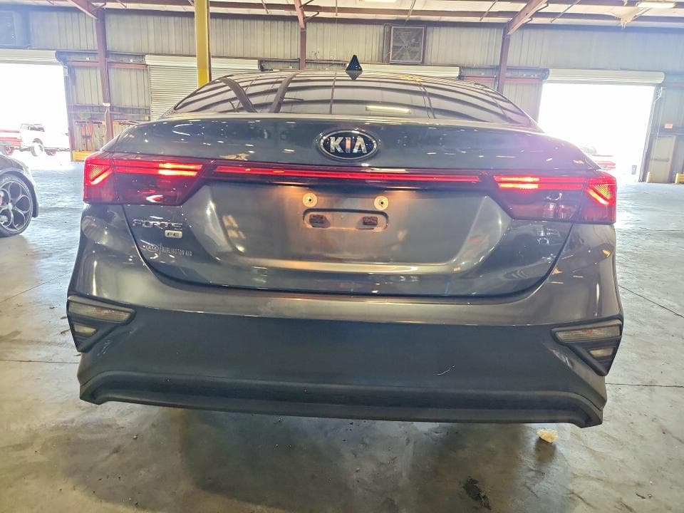 2021 KIA FORTE FE 6