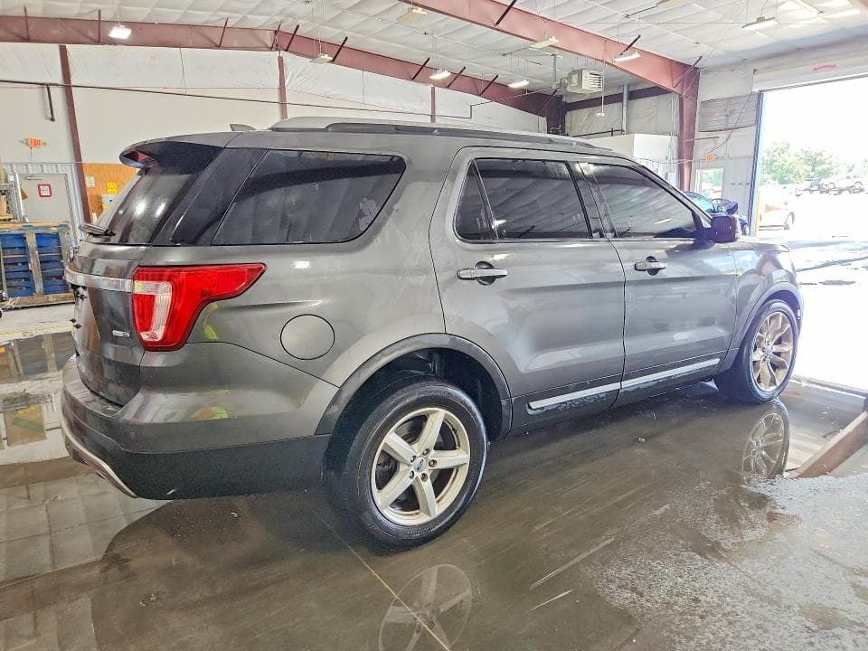 2017 FORD EXPLORER XLT 3