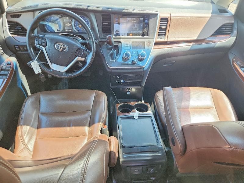 2017 TOYOTA SIENNA 8