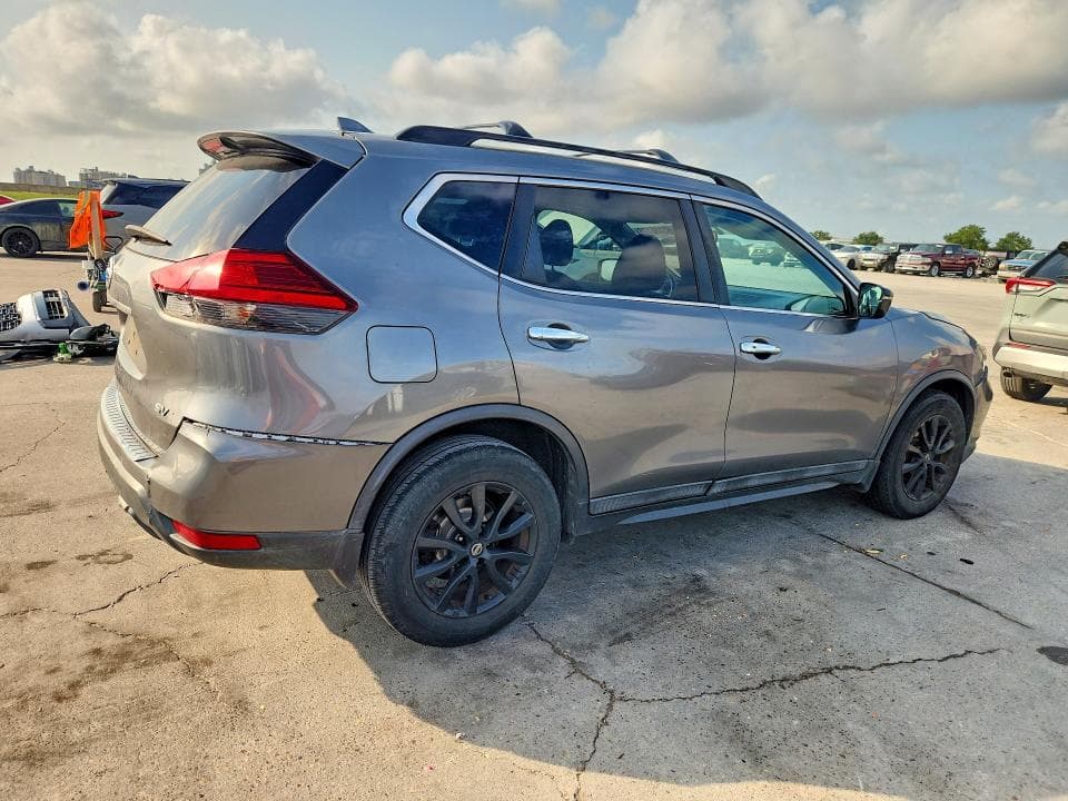 2017 NISSAN ROGUE SV 3