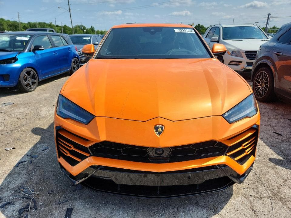 2022 LAMBORGHINI URUS 5