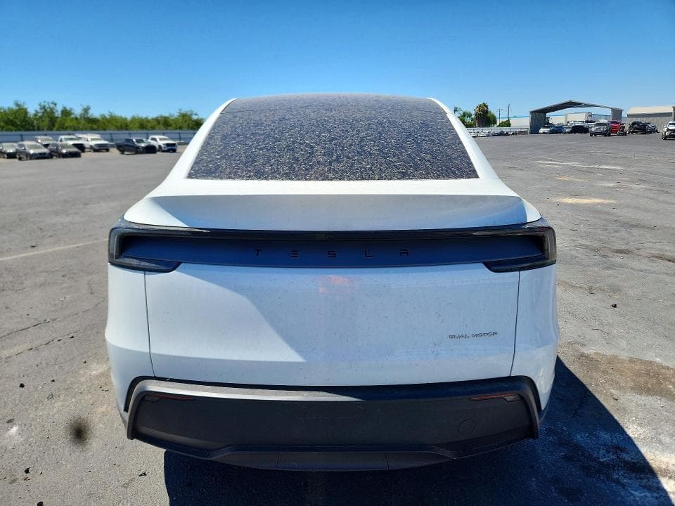 2026 TESLA MODEL Y 6