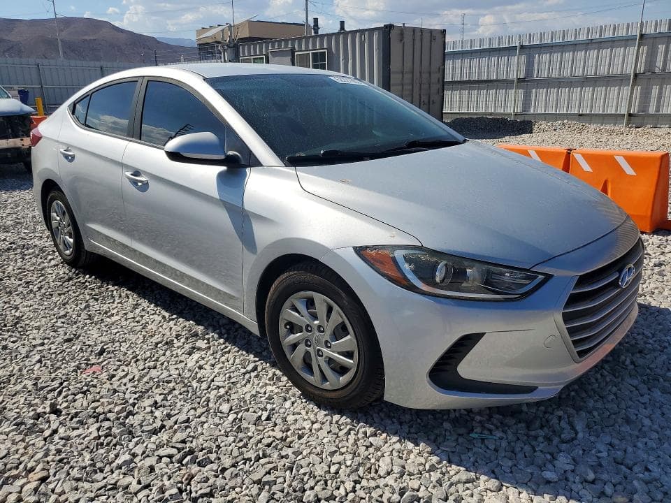 2017 HYUNDAI ELANTRA SE 4