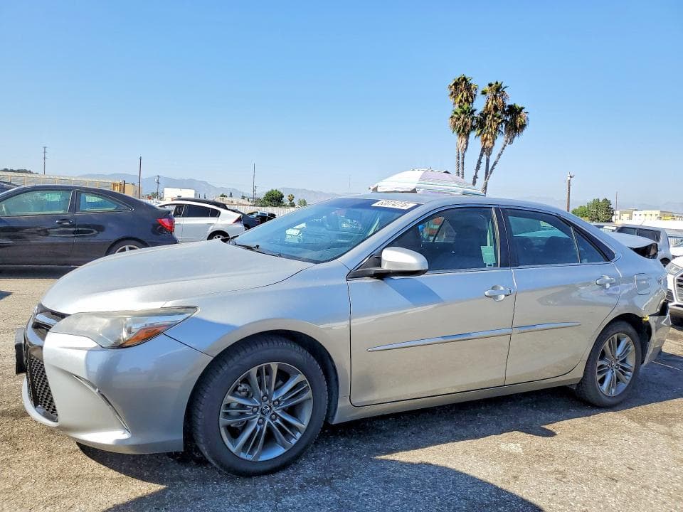 2017 TOYOTA CAMRY SE - 1
