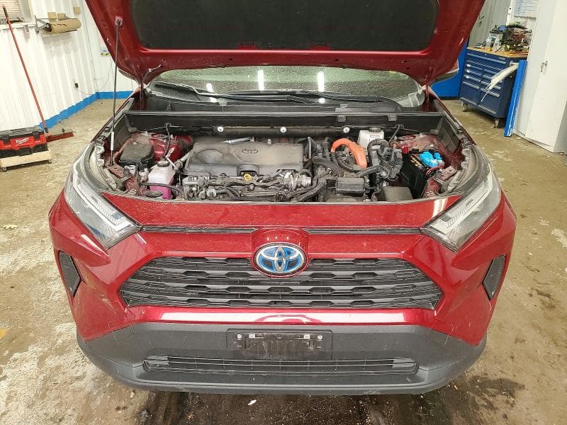 2024 TOYOTA RAV4 HYBRID XLE 12