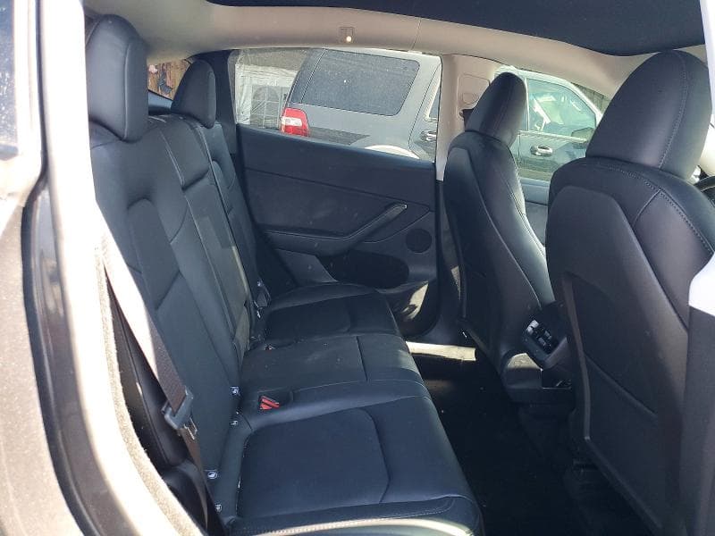 2025 TESLA MODEL Y 10