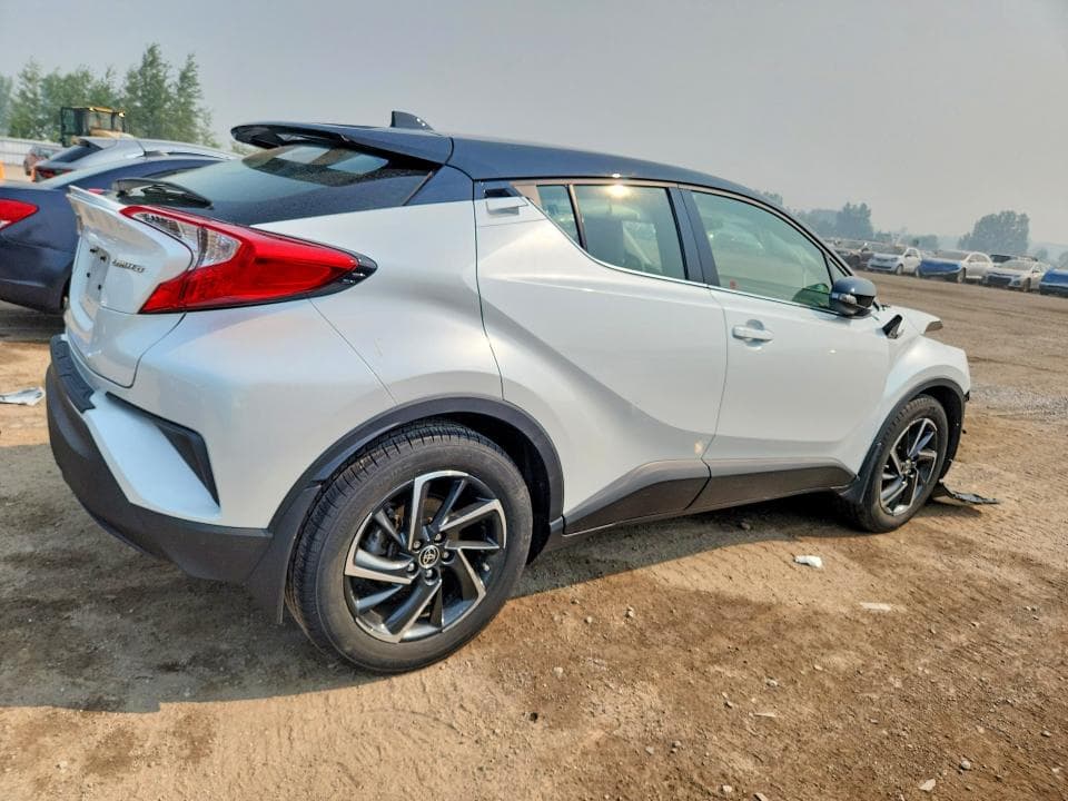 2022 TOYOTA C-HR XLE 3