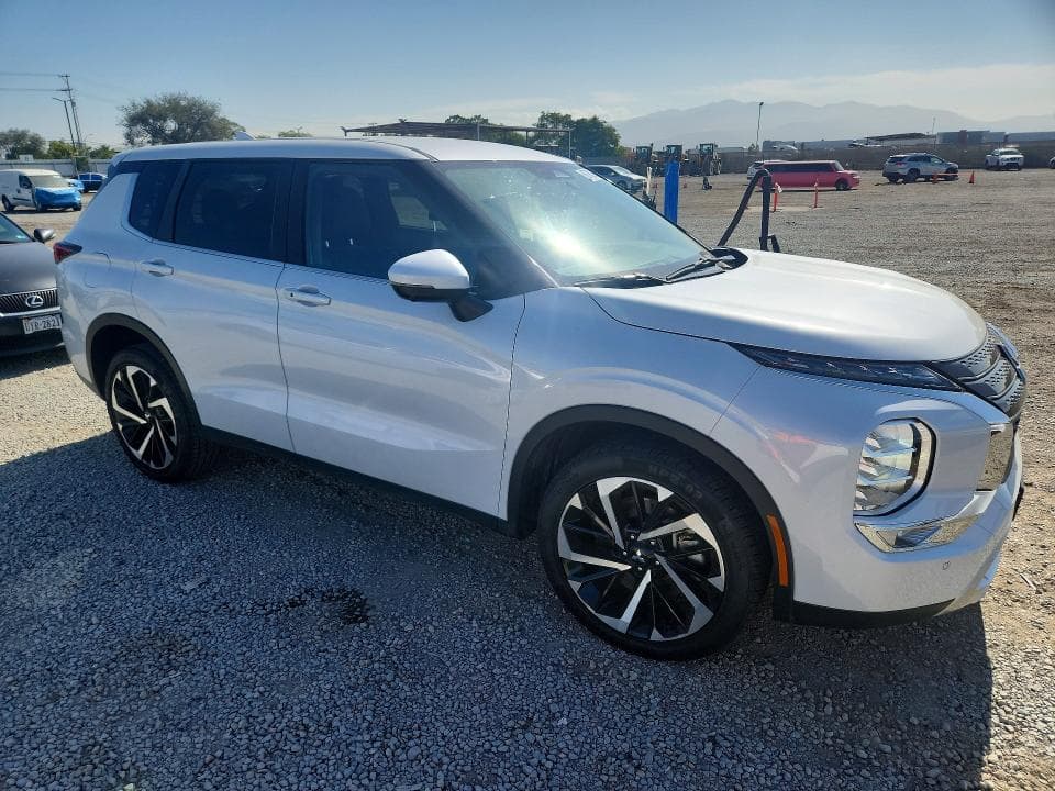 2024 MITSUBISHI OUTLANDER SE 4