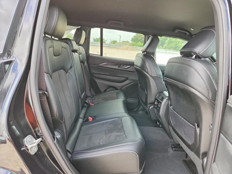 2025 JEEP GRAND CHEROKEE LAREDO 10